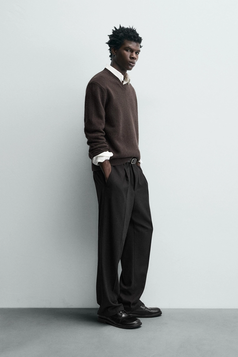 Джемпер limited edition с v-образным вырезом из 100% шерсти