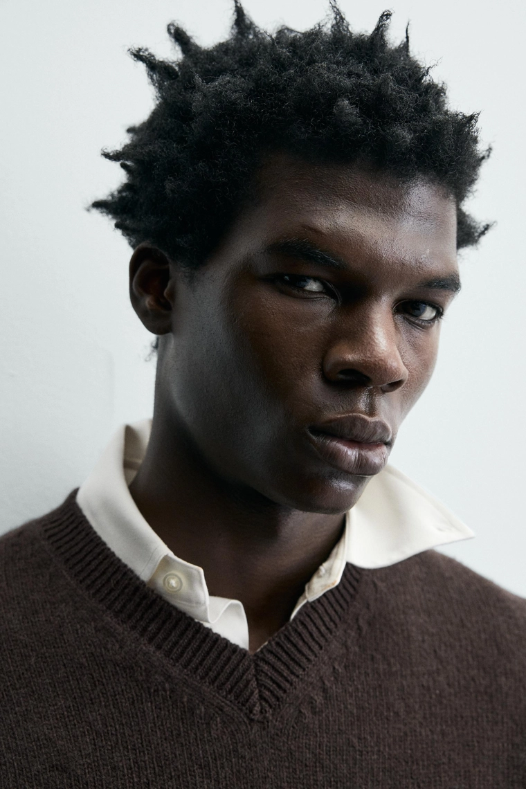 Джемпер limited edition с v-образным вырезом из 100% шерсти