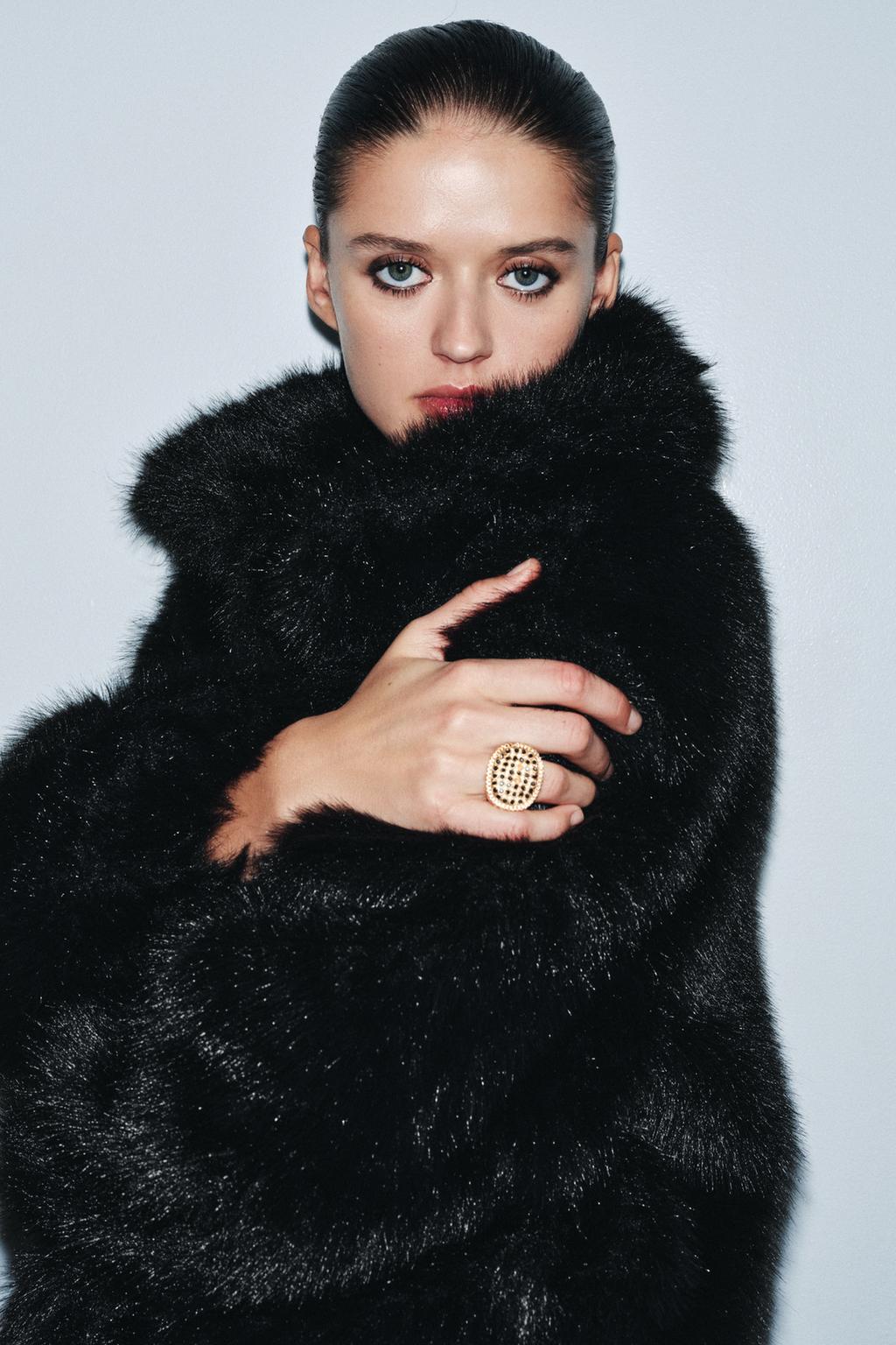 КВАДРАТНОЕ МЕТАЛЛИЧЕСКОЕ КОЛЬЦО СО СТРАЗАМИ