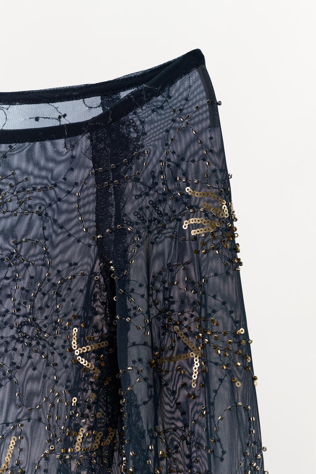 ТОП ИЗ ПОЛУПРОЗРАЧНОЙ ТКАНИ СО СБОРКАМИ И ВЫШИВКОЙ БИСЕРОМ