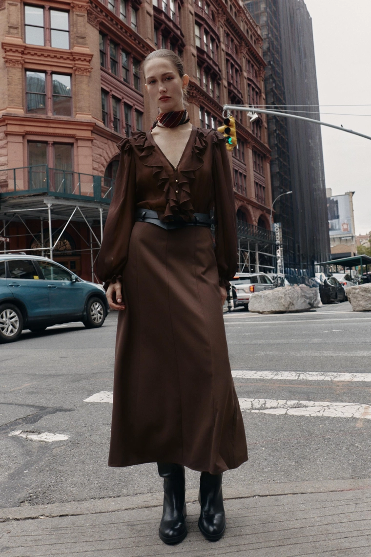 Миди-платье с контрастным поясом