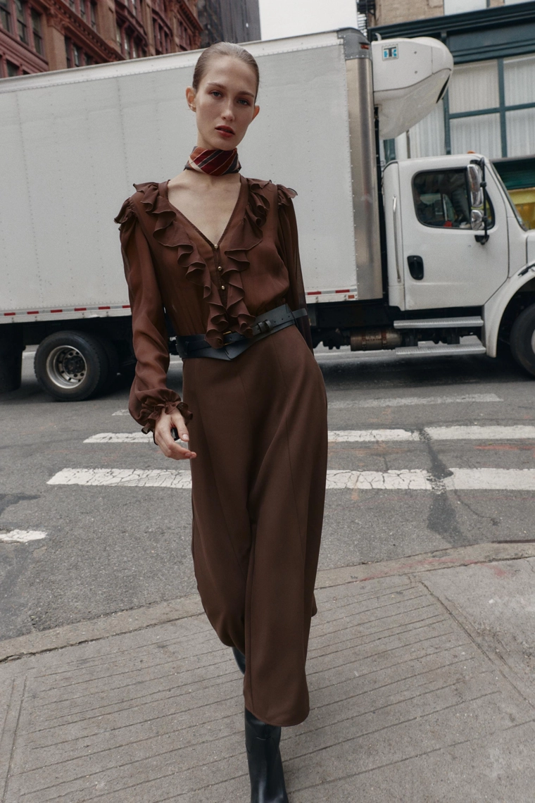 Миди-платье с контрастным поясом