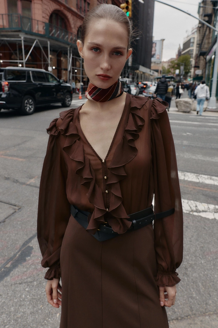 Миди-платье с контрастным поясом