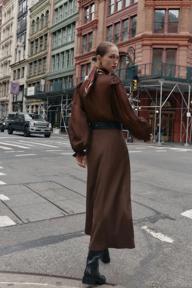 Миди-платье с контрастным поясом