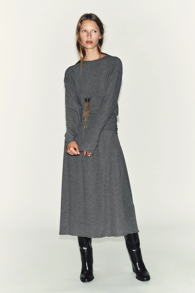 Платье из мягкой ткани с поясом