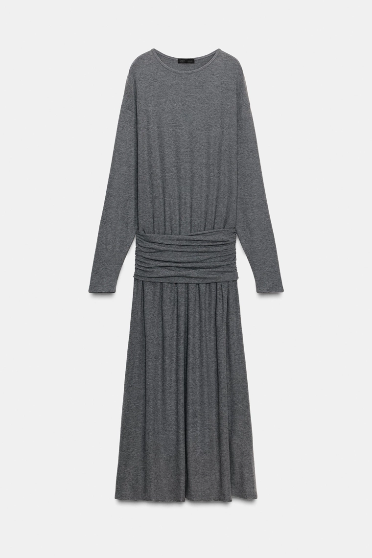 Платье из мягкой ткани с поясом