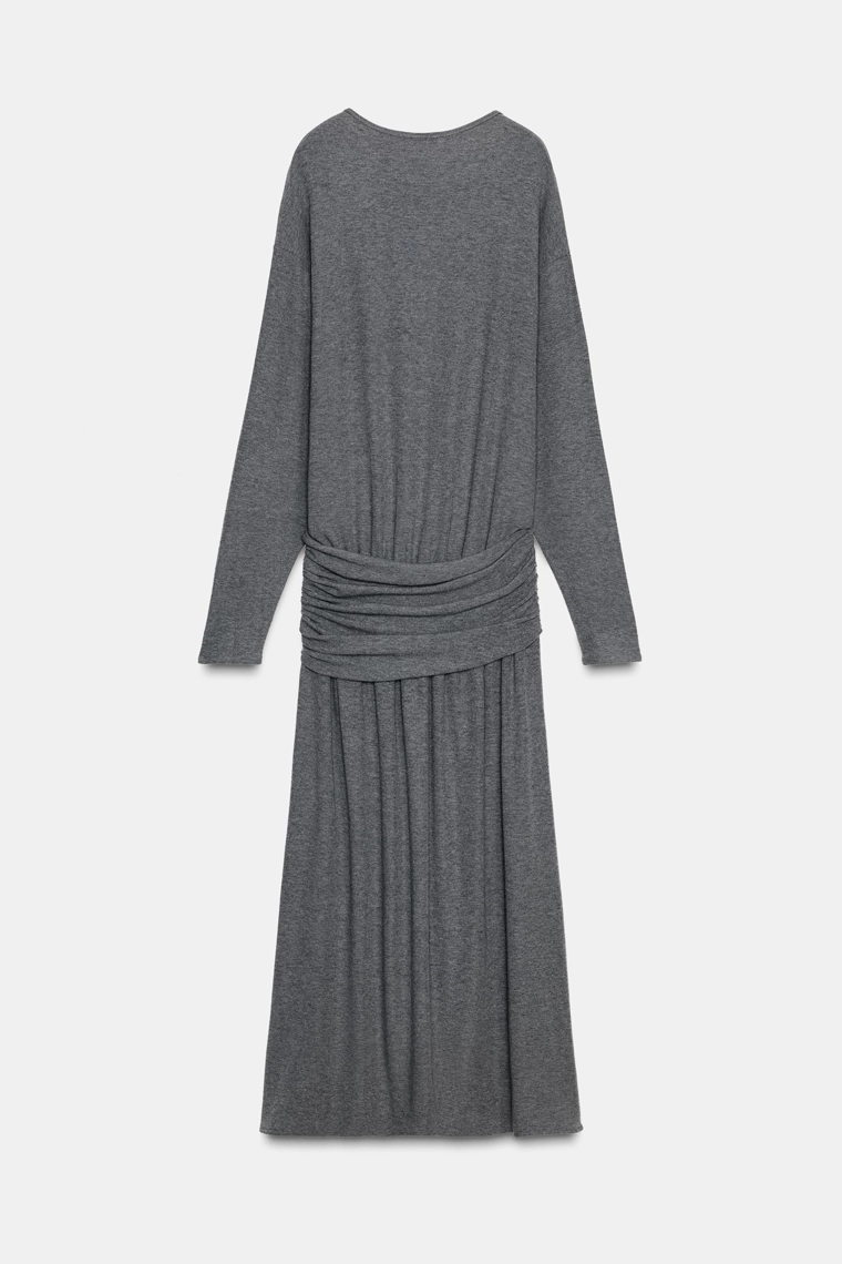 Платье из мягкой ткани с поясом