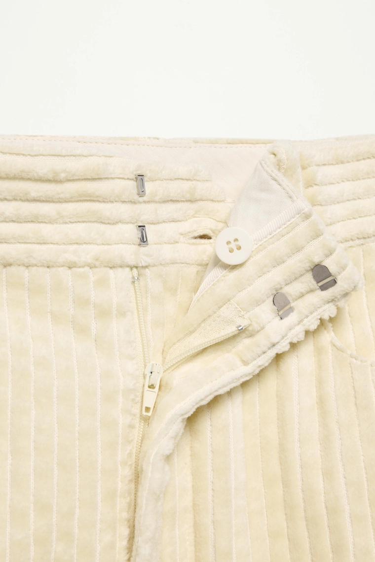 Брюки из вельвета с расклешенным подолом - вещь zara woman