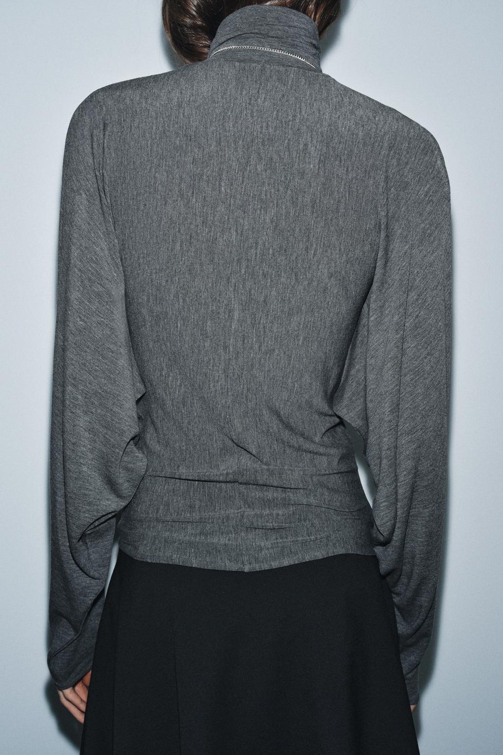 ФУТБОЛКА С ВОРОТНИКОМ-СТОЙКОЙ