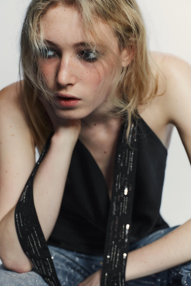 Топ из атласа с шаликом и бисером