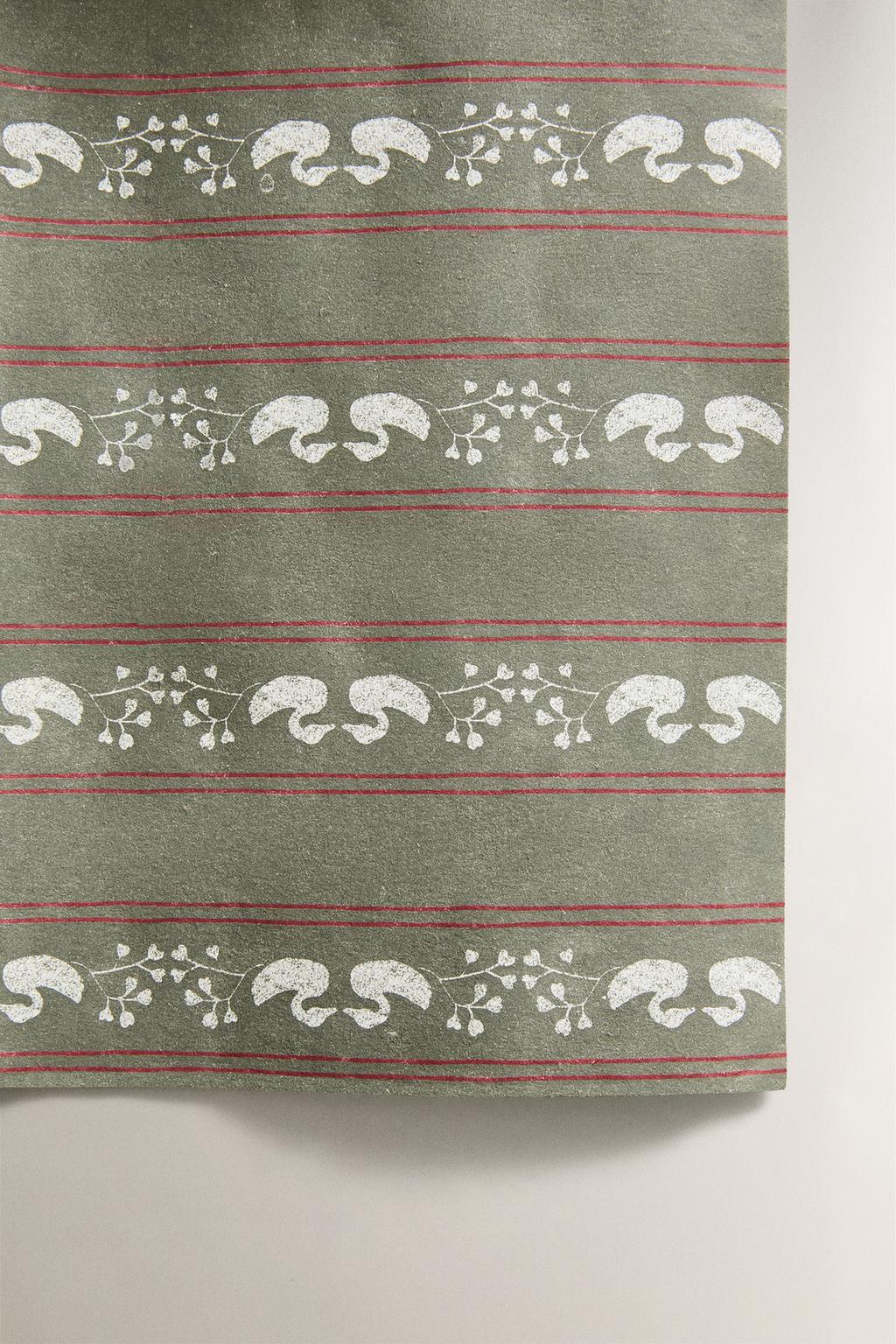 Бумага для упаковки подарков с утенком на рождество