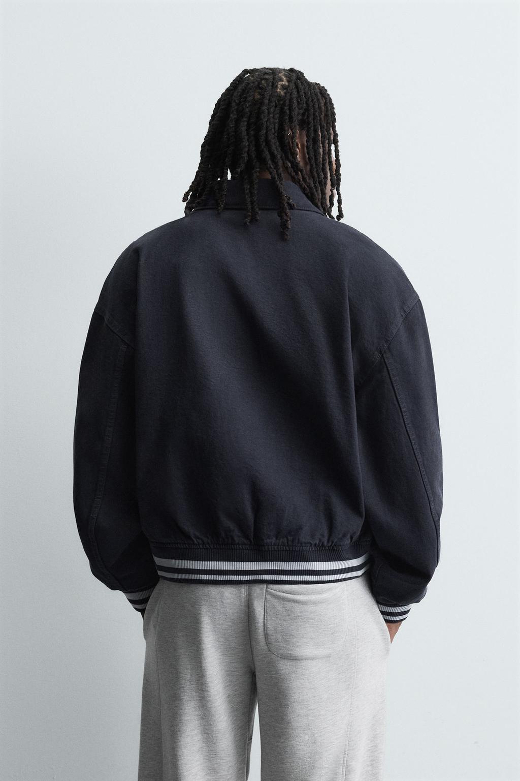 Бомбер с нашивками