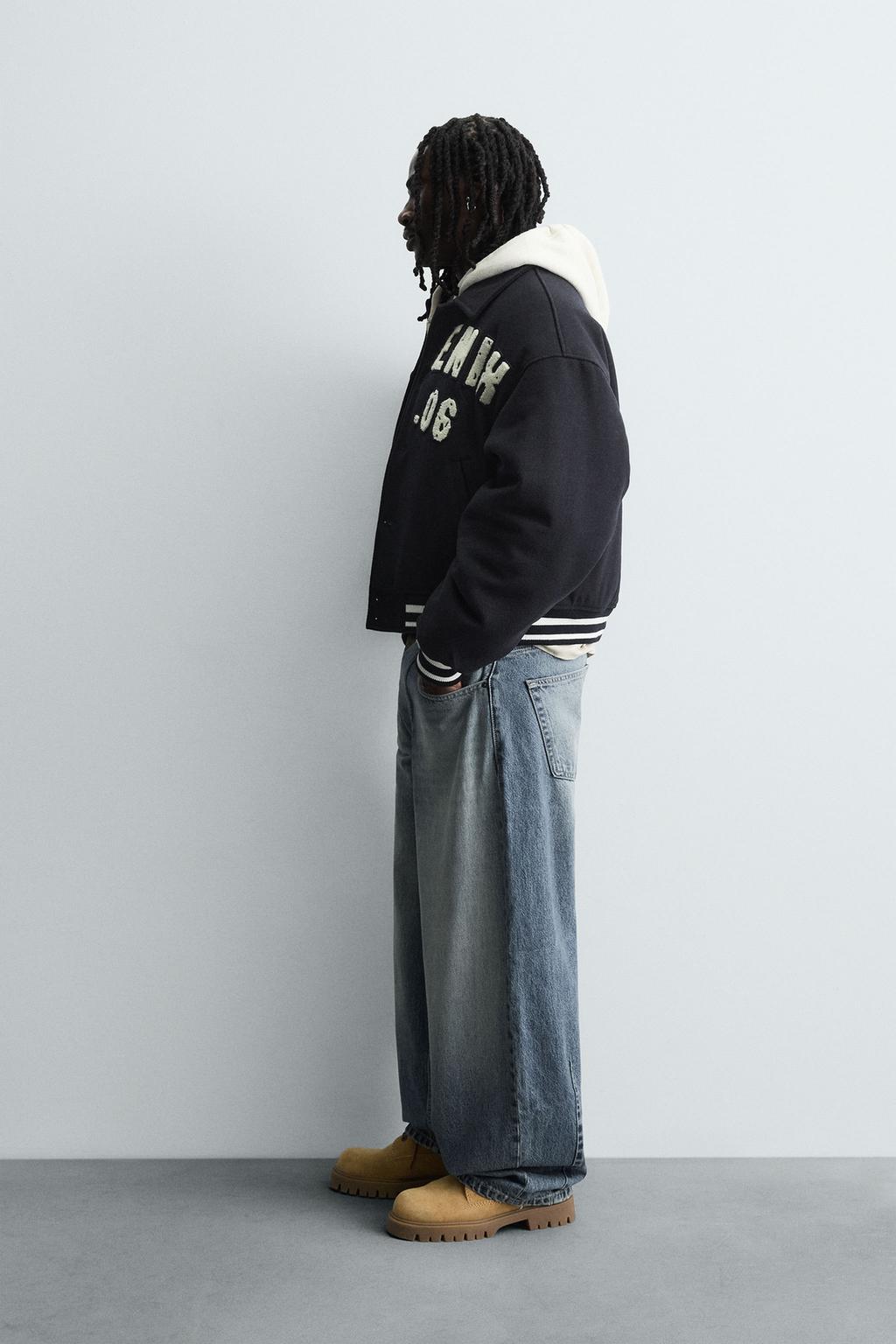 УТЕПЛЕННЫЙ БОМБЕР С НАШИВКАМИ