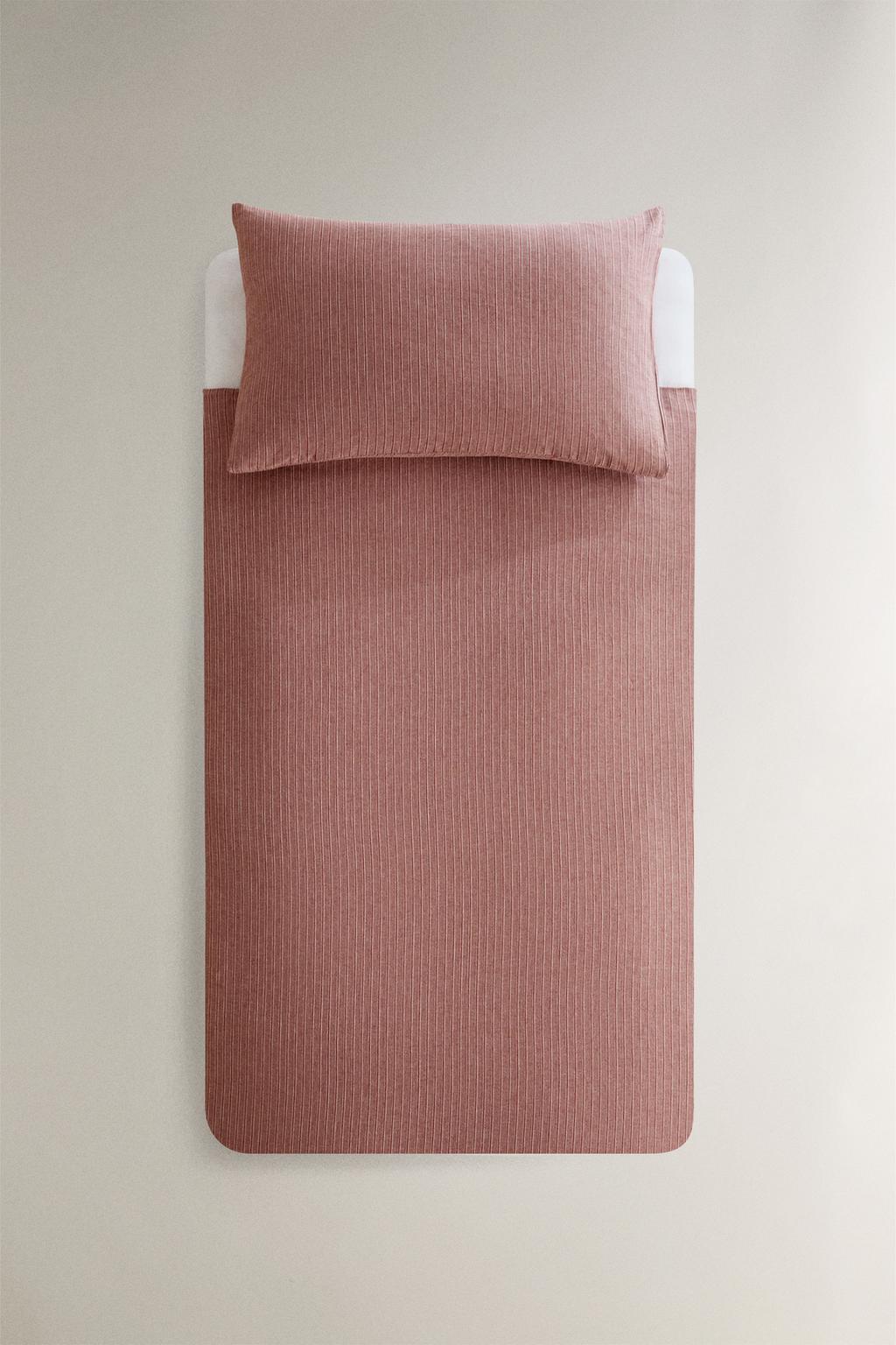 Детское покрывало на подушку с рождественской полоской