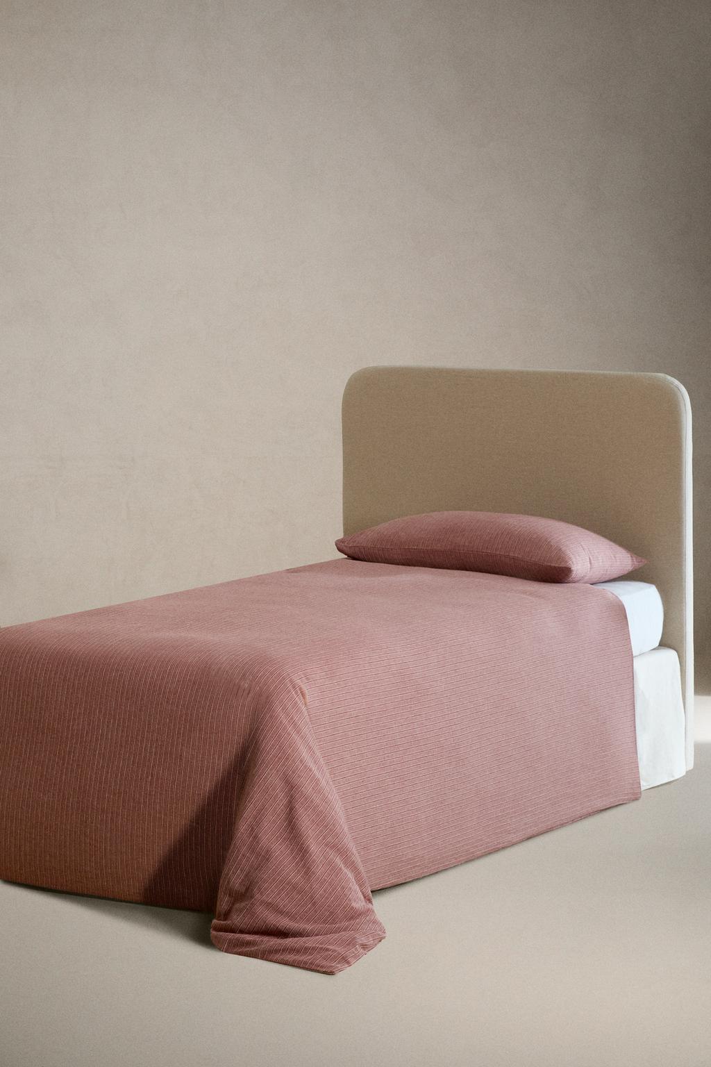 Детское покрывало на подушку с рождественской полоской