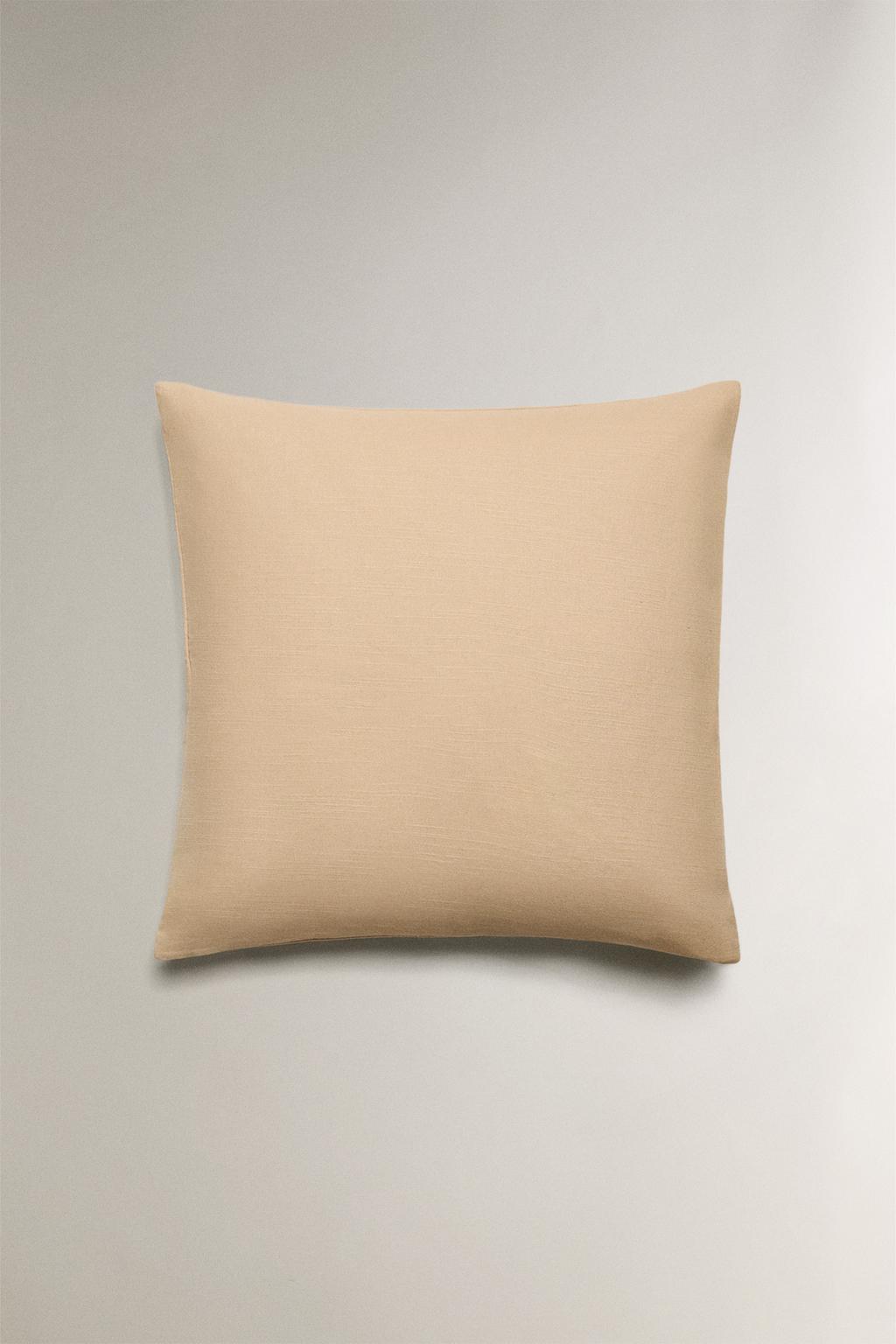 Чехол на подушку с цветочным торчеством