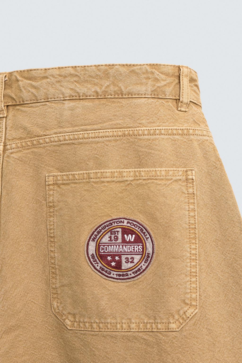 МЕШКОВАТЫЕ БРЮКИ С ВЫШИТОЙ НАШИВКОЙ NFL WASHINGTON COMMANDERS