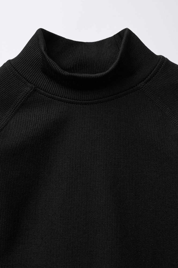 ФУТБОЛКА В РУБЧИК С РЕЛЬЕФНОЙ НАДПИСЬЮ