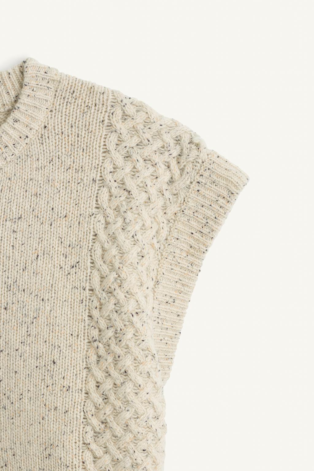 Вязаный жилет