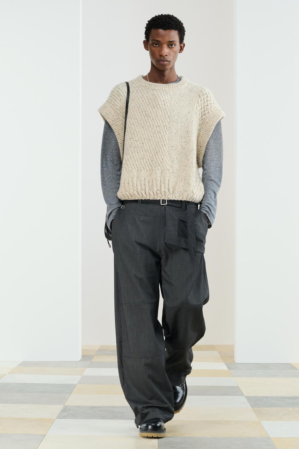 Вязаный жилет