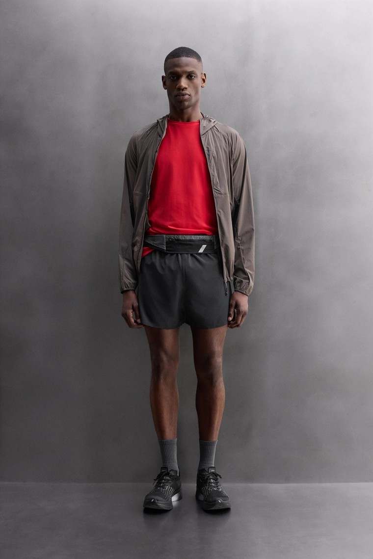 КОРОТКИЕ СПОРТИВНЫЕ ШОРТЫ С ЦВЕТНЫМИ БЛОКАМИ