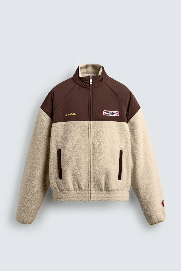 КУРТКА ИЗ ИСКУССТВЕННОЙ ОВЧИНЫ С КОНТРАСТНЫМИ ВСТАВКАМИ