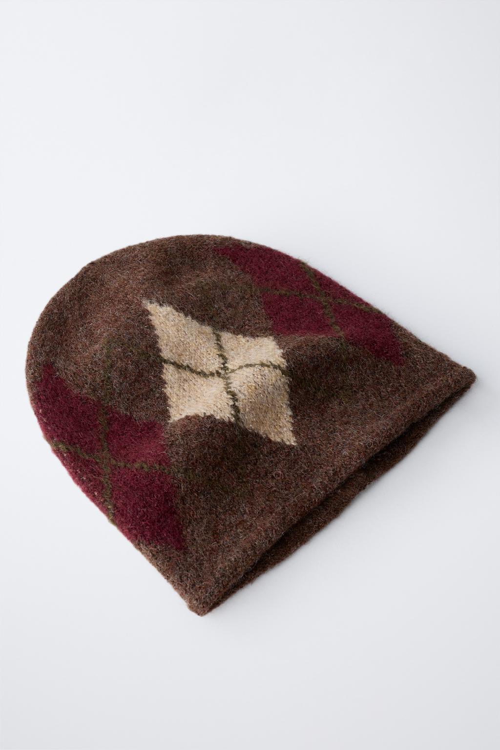 ТРИКОТАЖНАЯ ШАПКА С РОМБАМИ