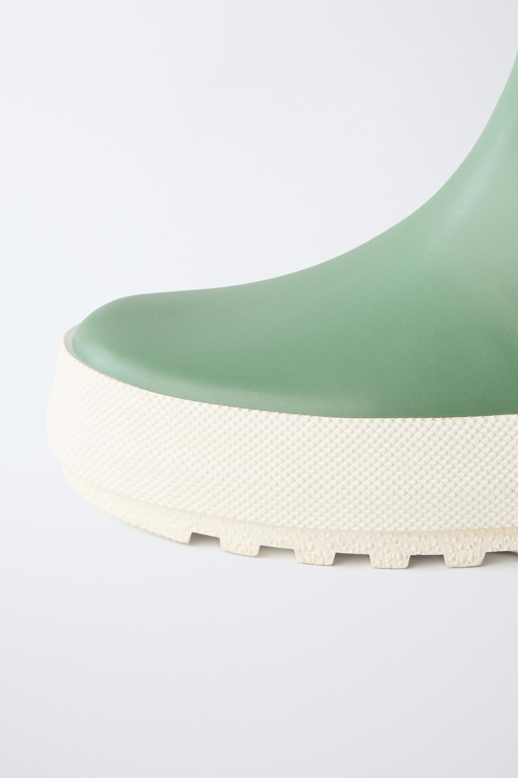 БОТИНКИ С ЭЛАСТИЧНЫМИ ВСТАВКАМИ