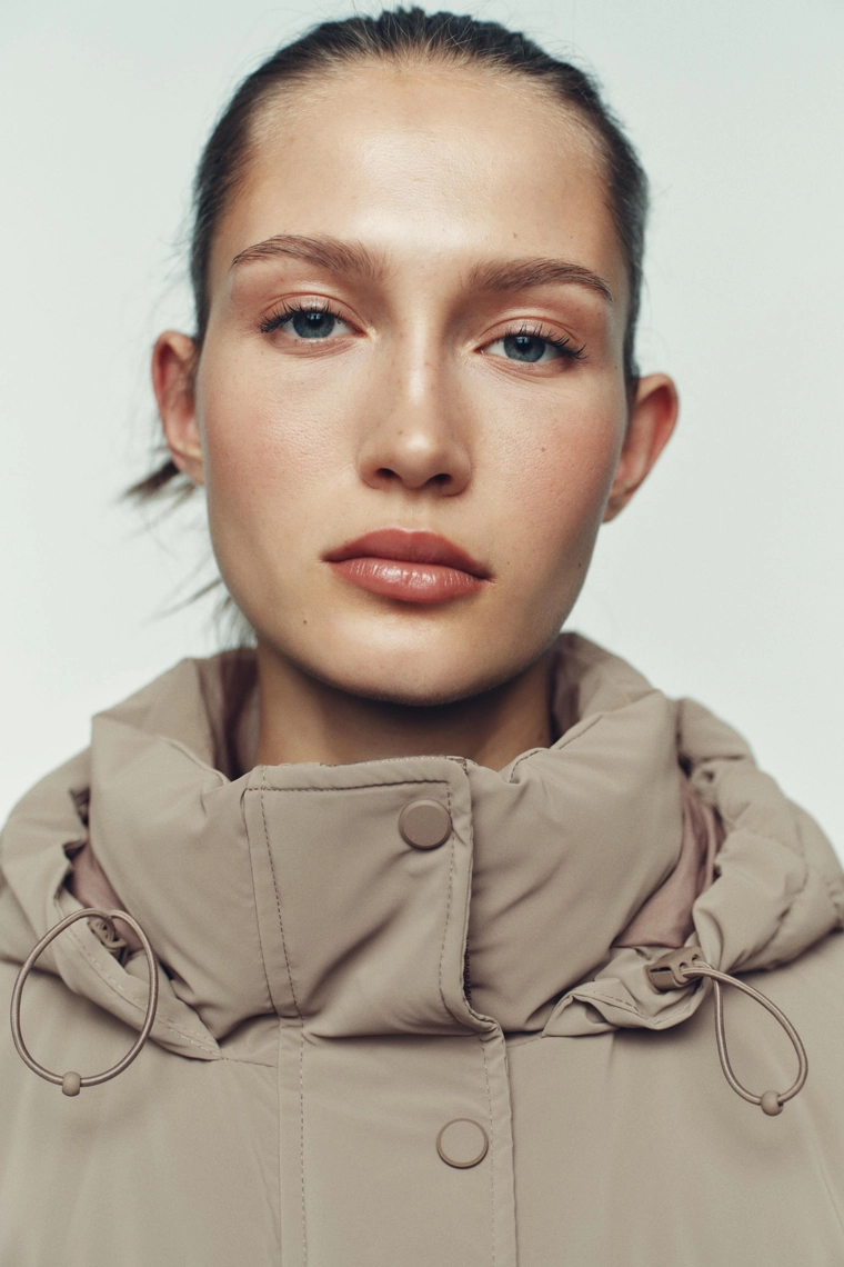 КОРОТКИЙ АНОРАК С КАПЮШОНОМ WATER REPELLENT WINDPROOF