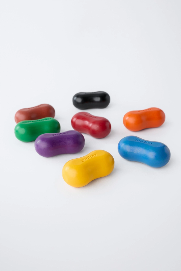 НАБОР ИЗ ВОСЬМИ ВОСКОВЫХ МЕЛКОВ GOOBER ® PEANUT И КНИГИ ДЛЯ РИСОВАНИЯ