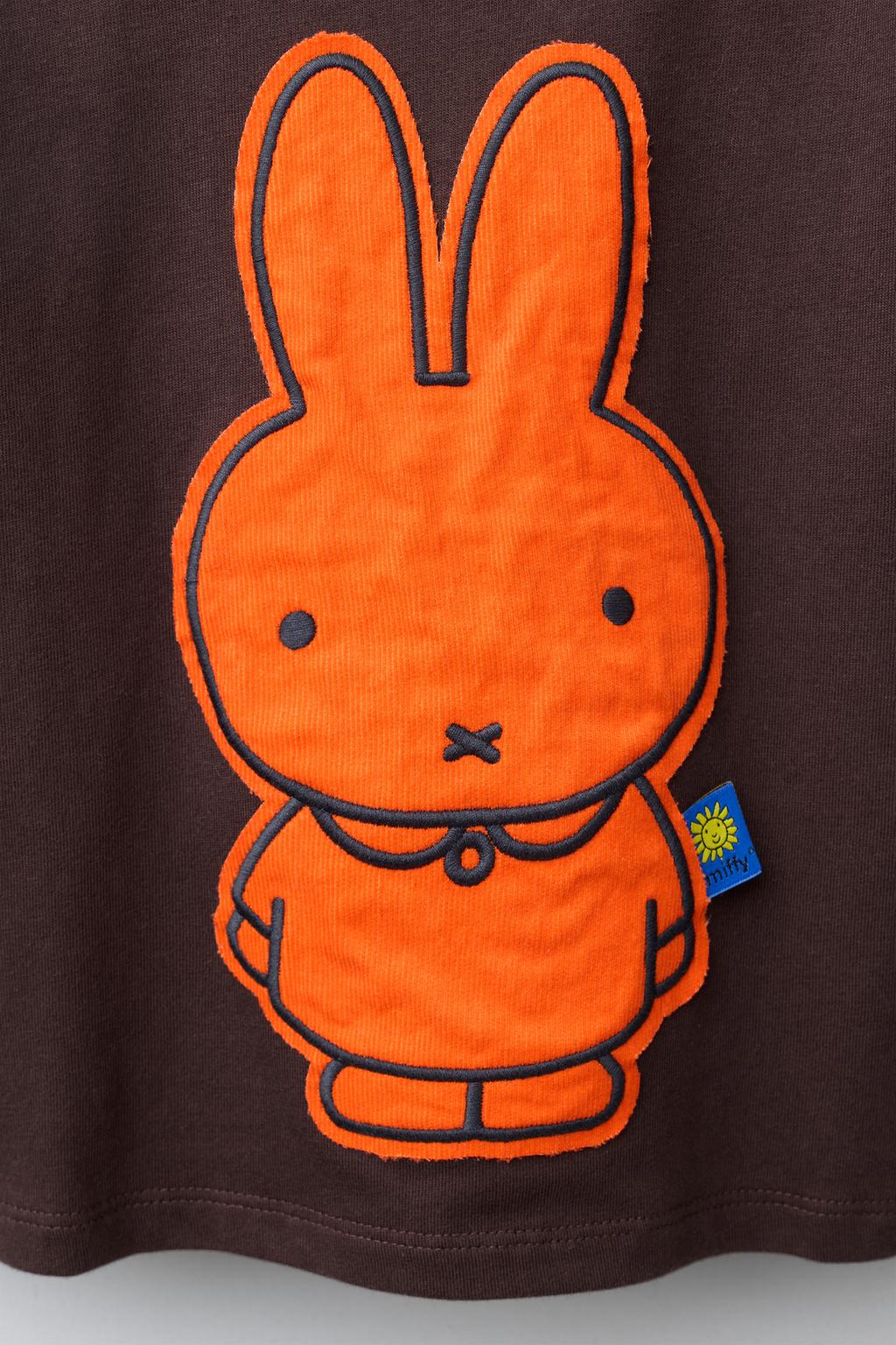 ФУТБОЛКА С ВЕЛЬВЕТОВОЙ НАШИВКОЙ MIFFY™ MERCIS BV ©