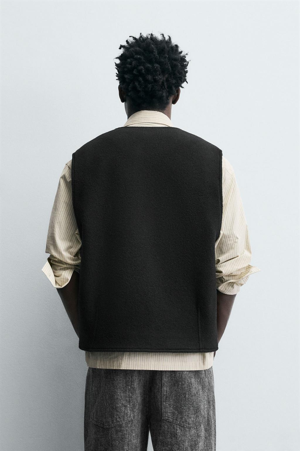 ЖИЛЕТ ИЗ РЕЛЬЕФНОЙ ТКАНИ БУКЛЕ С ШЕРСТЬЮ