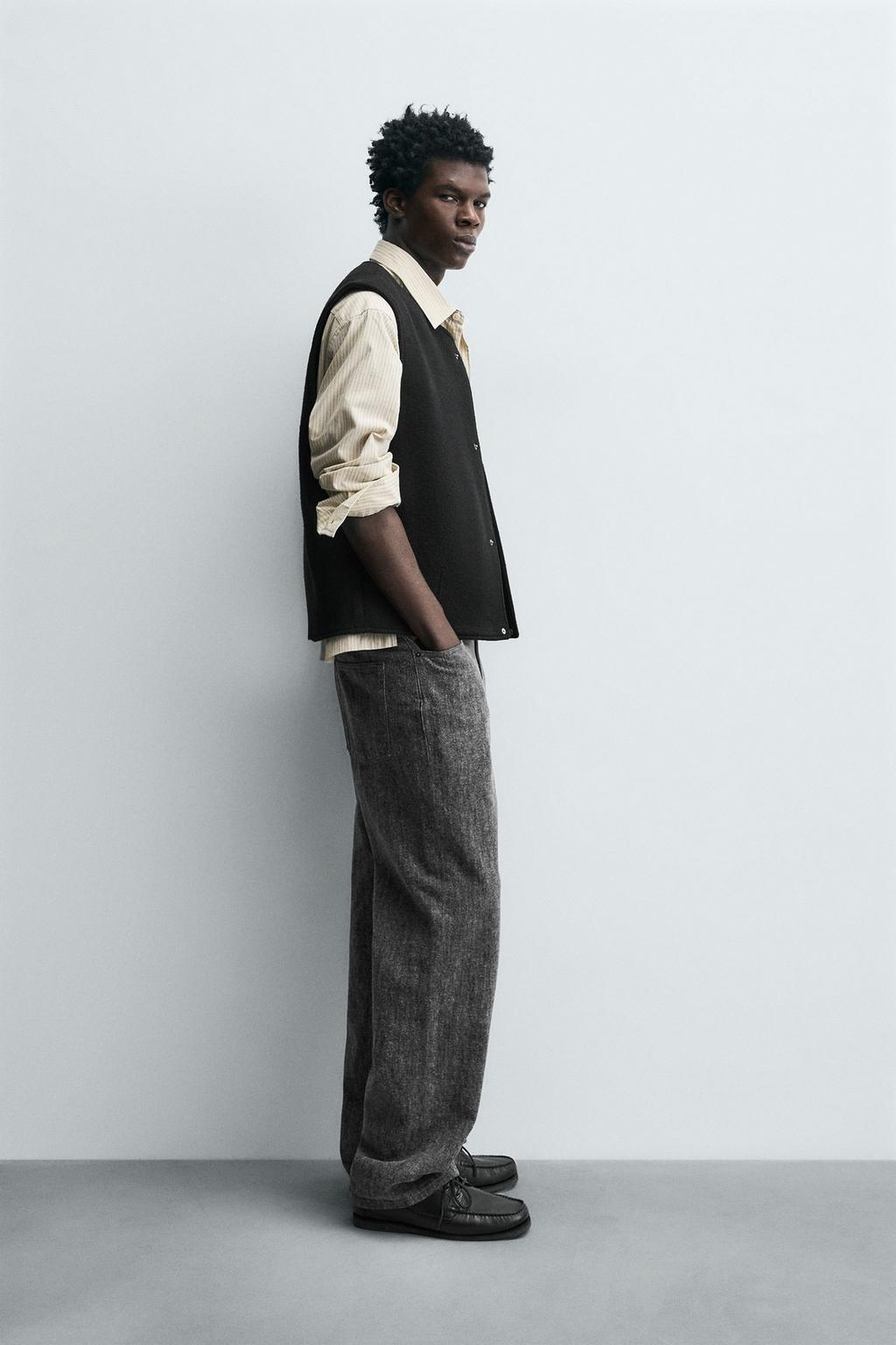 ЖИЛЕТ ИЗ РЕЛЬЕФНОЙ ТКАНИ БУКЛЕ С ШЕРСТЬЮ