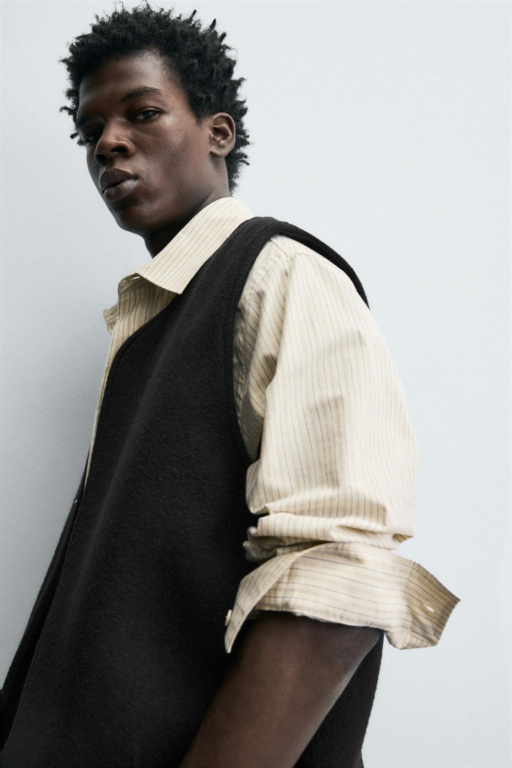 ЖИЛЕТ ИЗ РЕЛЬЕФНОЙ ТКАНИ БУКЛЕ С ШЕРСТЬЮ