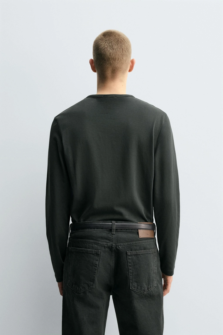 ФУТБОЛКА RELAXED FIT С ВОРОТНИКОМ НА ПУГОВИЦАХ