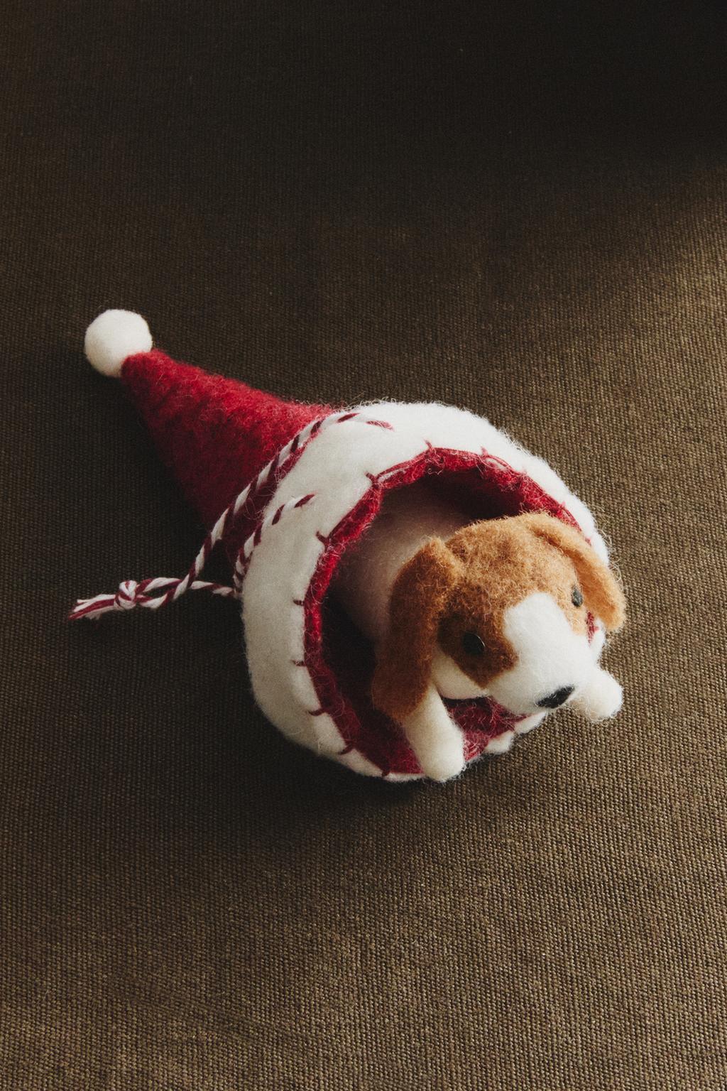 Новогоднее украшение елочка с собачкой бассетом из фетра