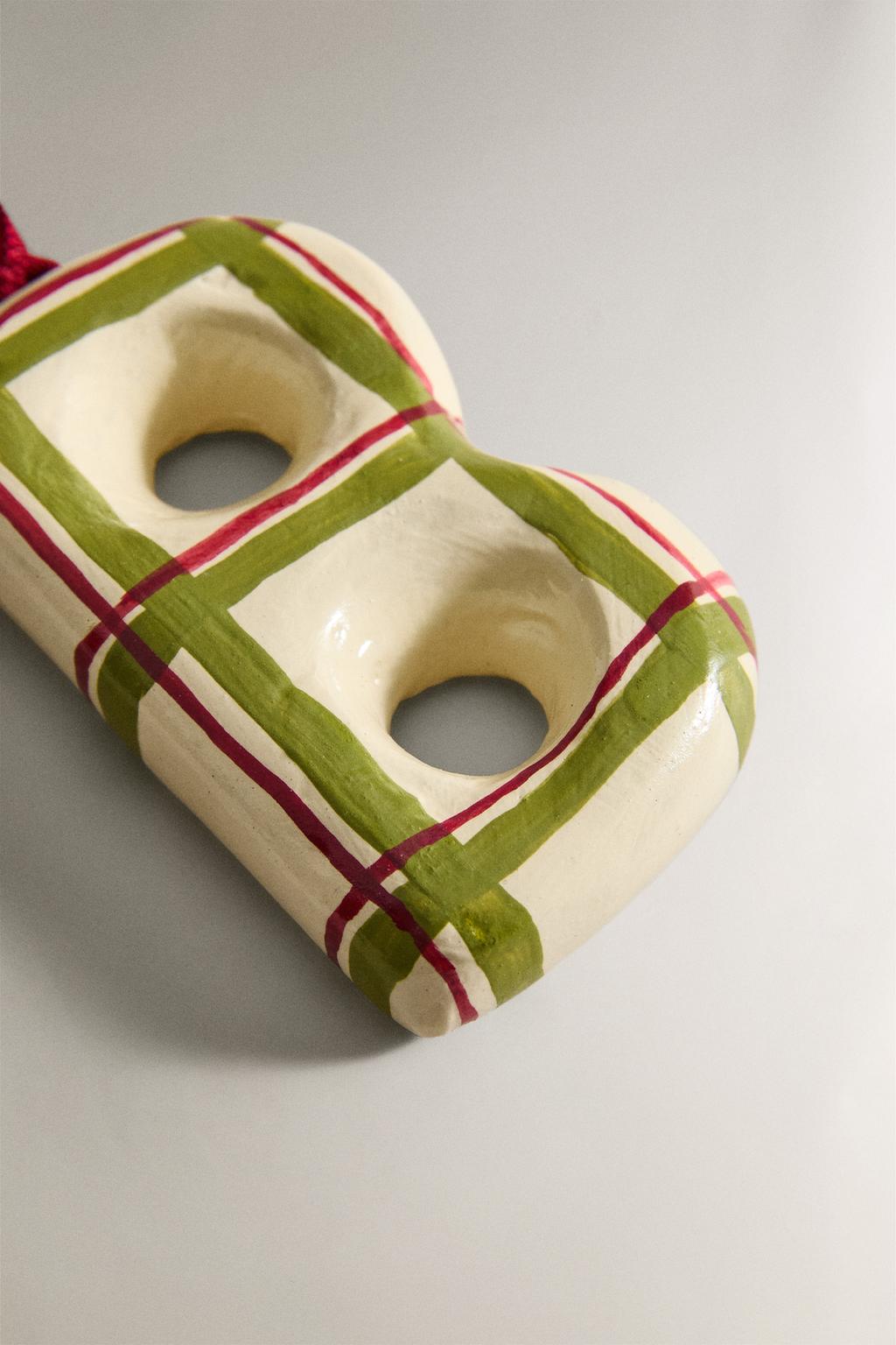 Рождественская игрушка для елки буква b