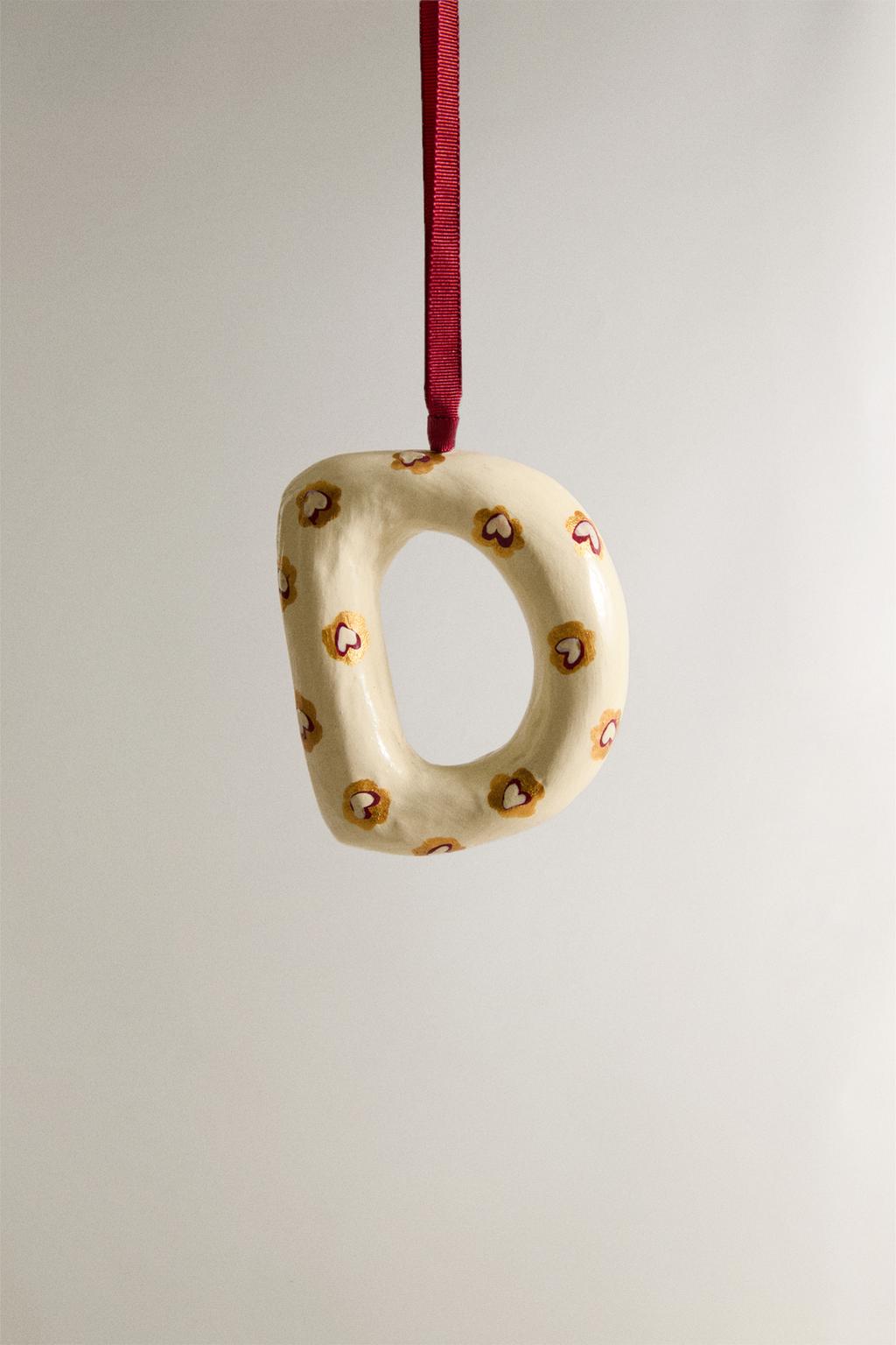 Рождественская игрушка елочная в форме буквы d