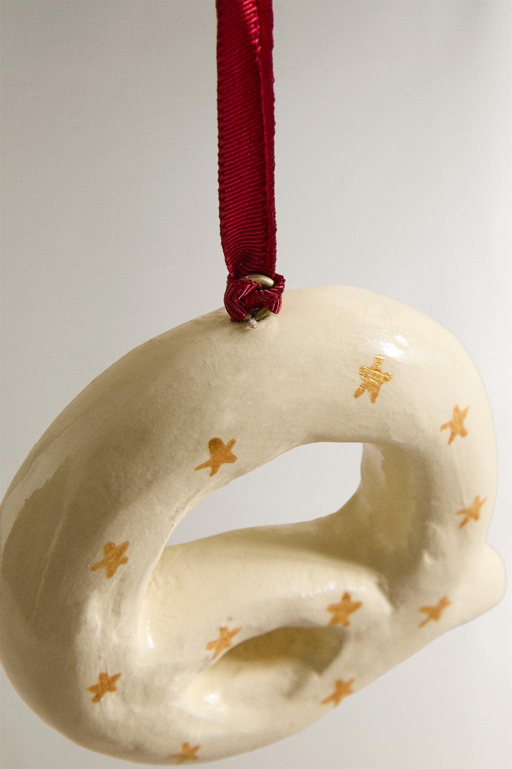 Рождественское украшение елки буква q