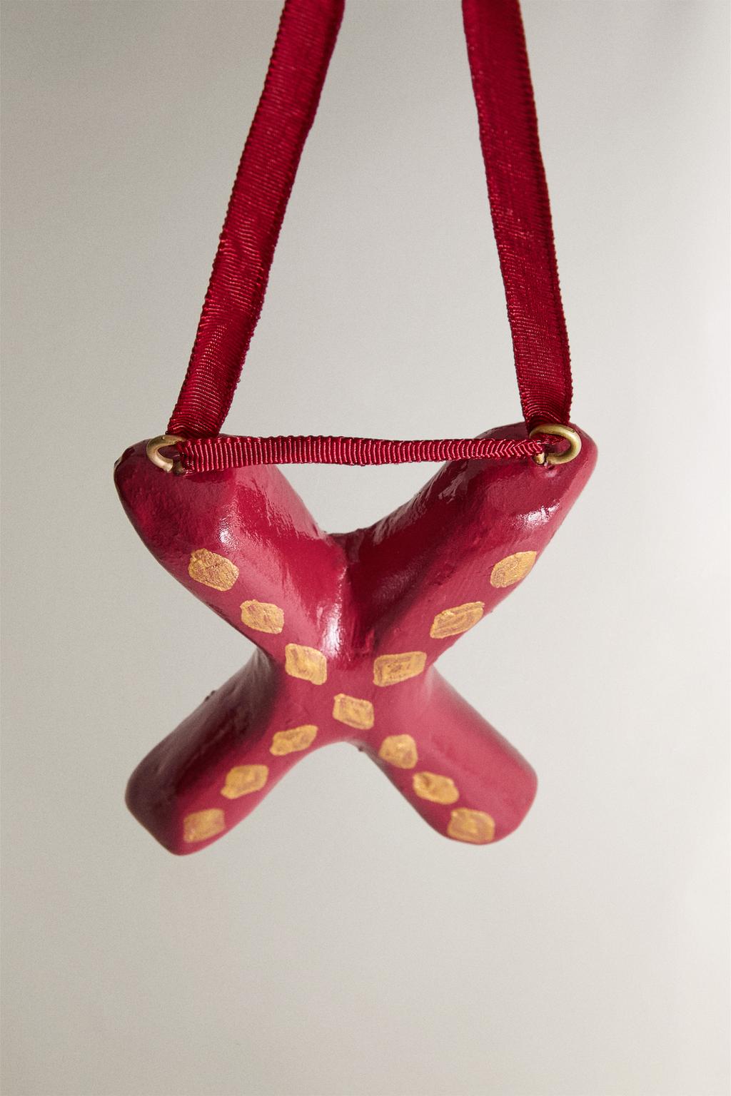 Рождественская игрушка на ёлку буква x