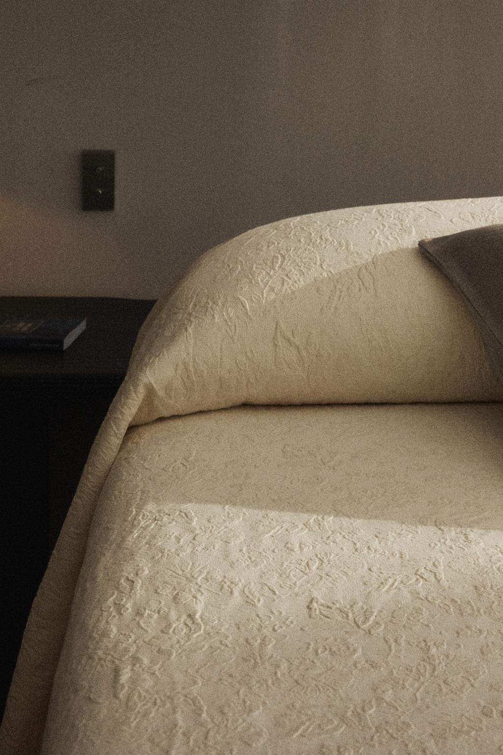 Покрывало с цветочным жаккардовым узором