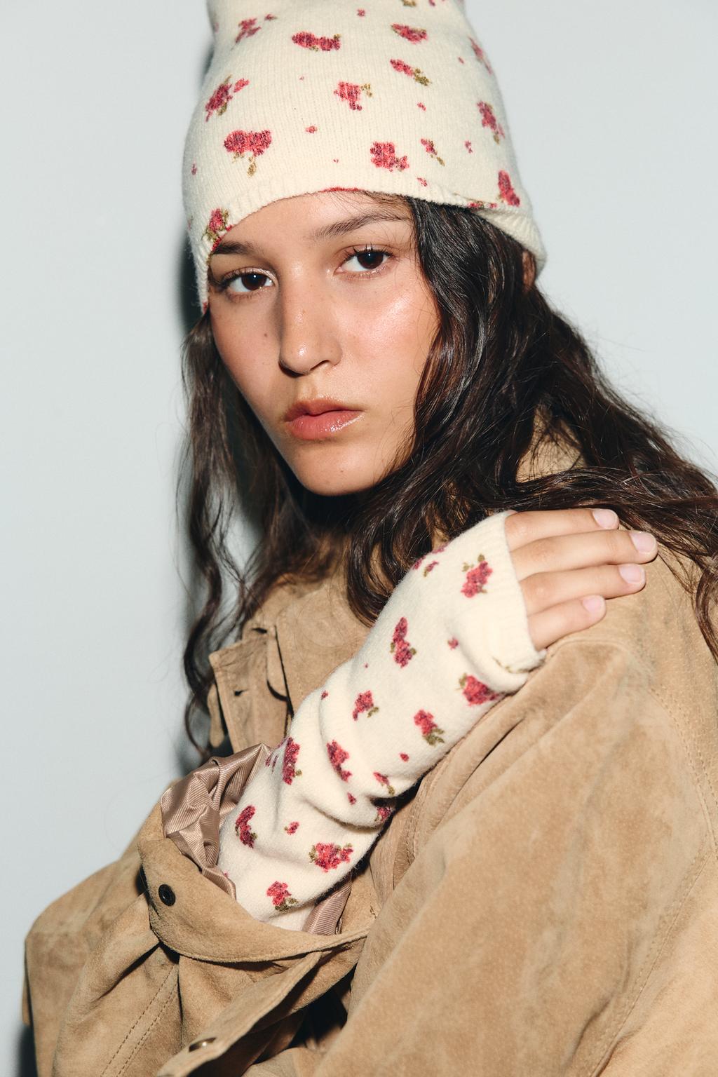 МИТЕНКИ ТРИКОТАЖНЫЕ С ЦВЕТОЧНЫМ ПРИНТОМ