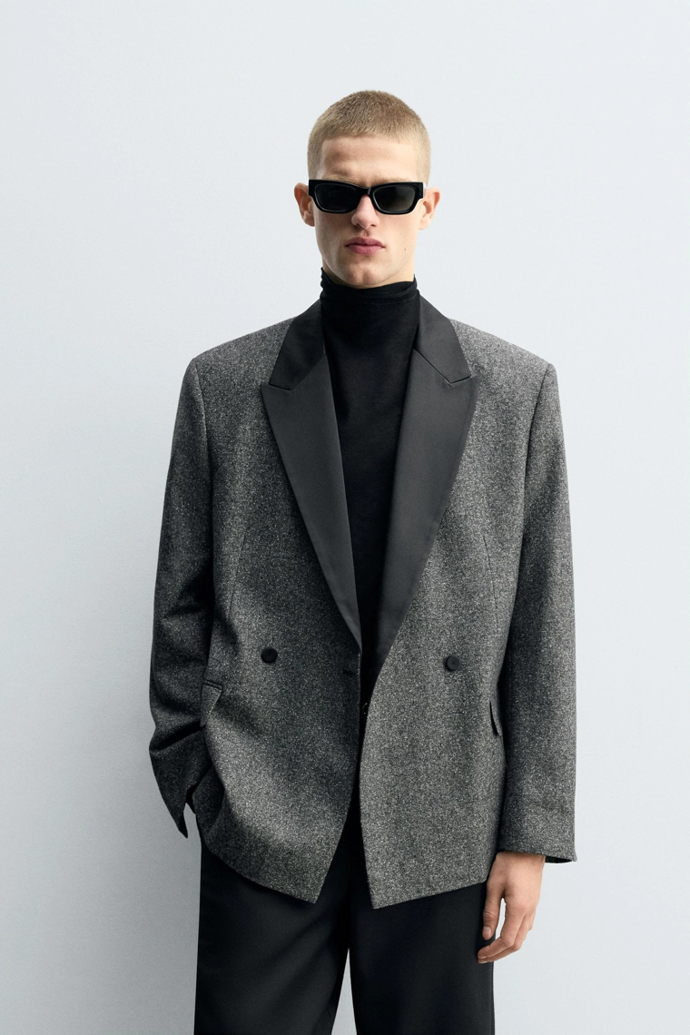 ДВУБОРТНЫЙ БЛЕЙЗЕР С КОНТРАСТНЫМИ ЭЛЕМЕНТАМИ