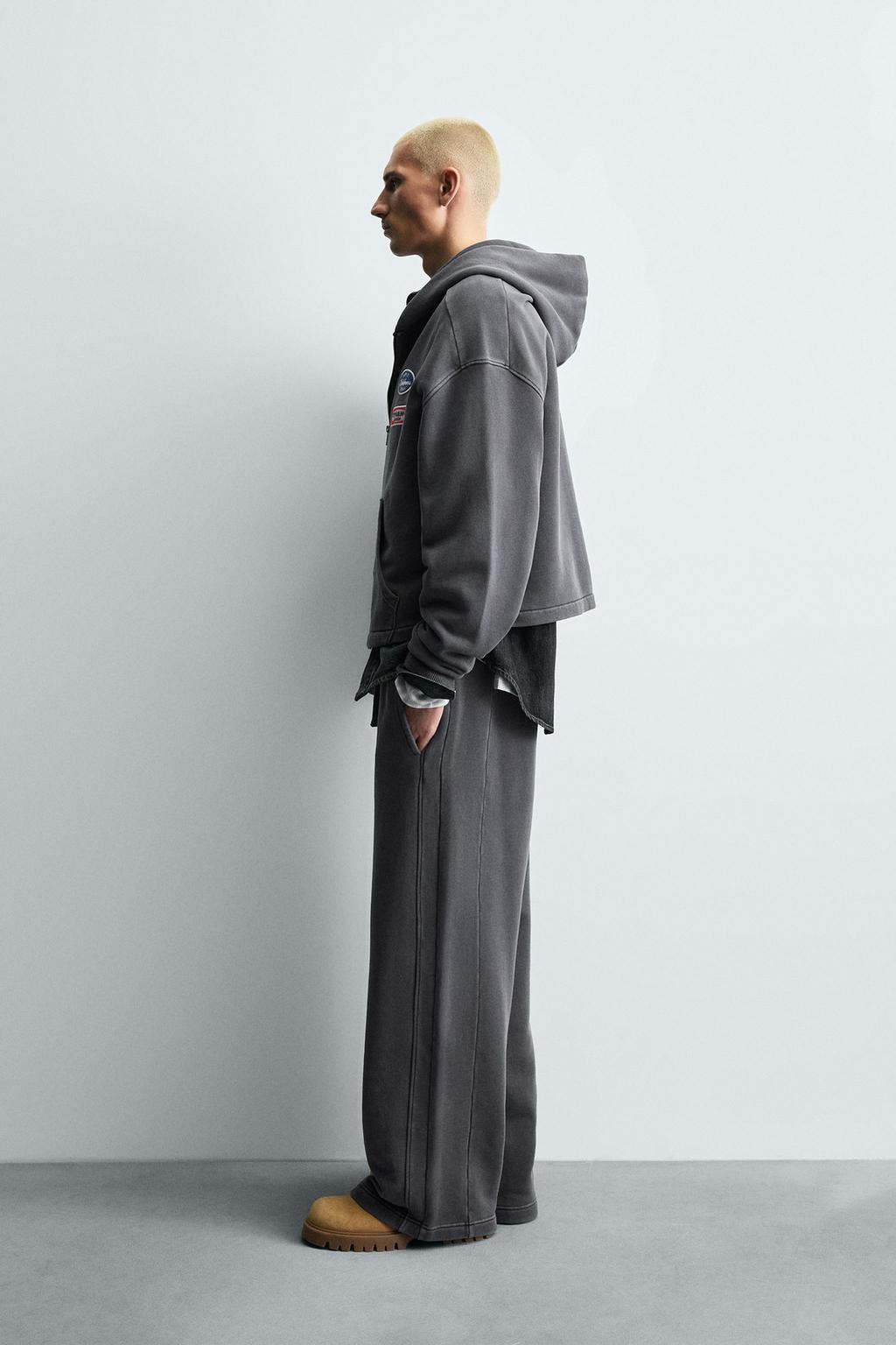 ХУДИ ИЗ ТКАНИ С ЭФФЕКТОМ ПОТЕРТОСТИ С НАШИВКАМИ