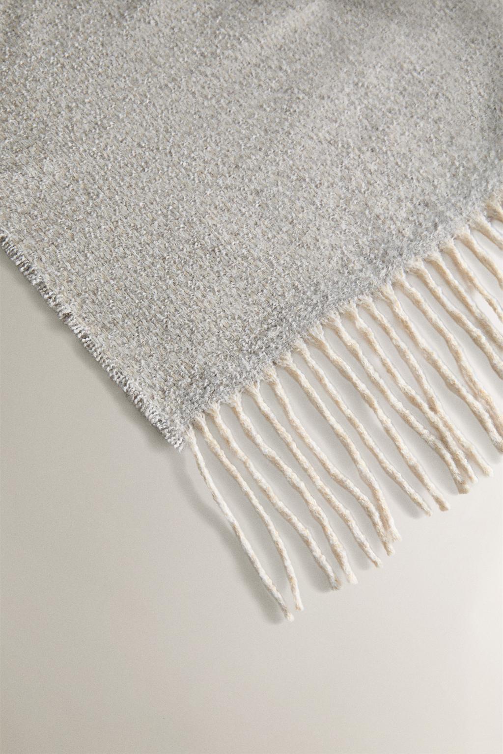 Плед с рельефным узором в виде алмазов