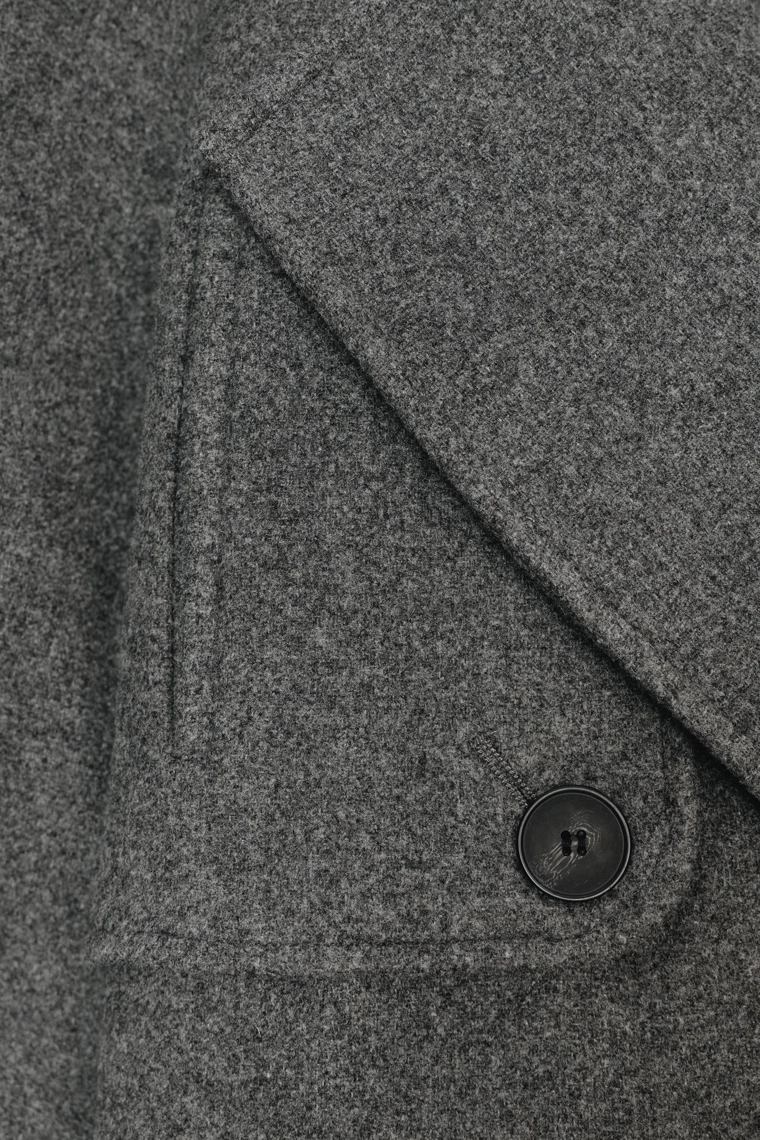 ДВУБОРТНОЕ ПАЛЬТО С ПОЯСОМ И ШЛЕВКАМИ