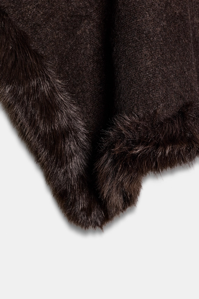 ПОНЧО-НАКИДКА ИЗ ИСКУССТВЕННОГО МЕХА