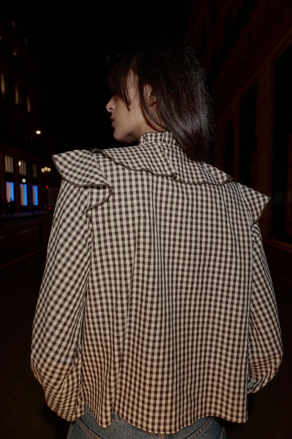 БЛУЗА С ВОЛАНАМИ В КЛЕТКУ ВИШИ