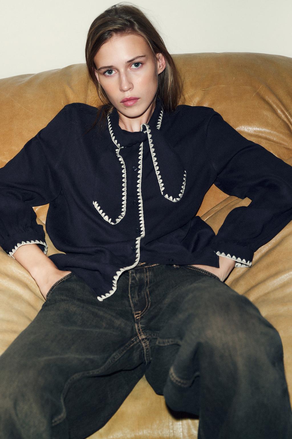 БЛУЗА С БАНТОМ И КОНТРАСТНОЙ ОТСТРОЧКОЙ