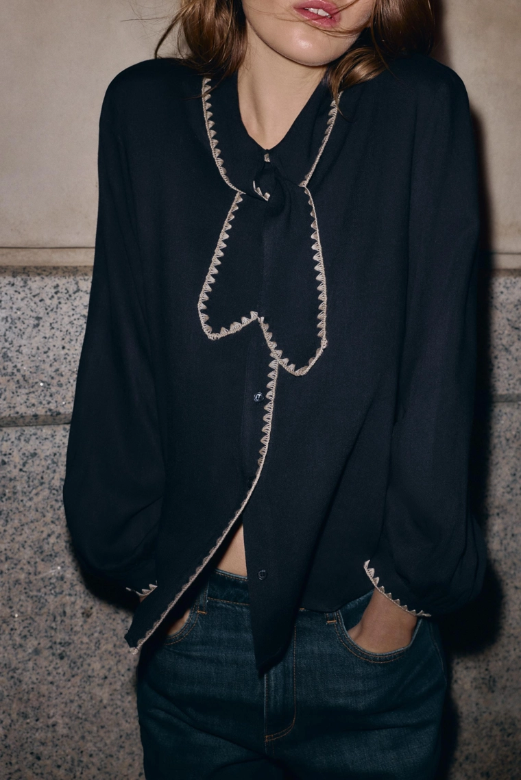 БЛУЗА С БАНТОМ И КОНТРАСТНОЙ ОТСТРОЧКОЙ